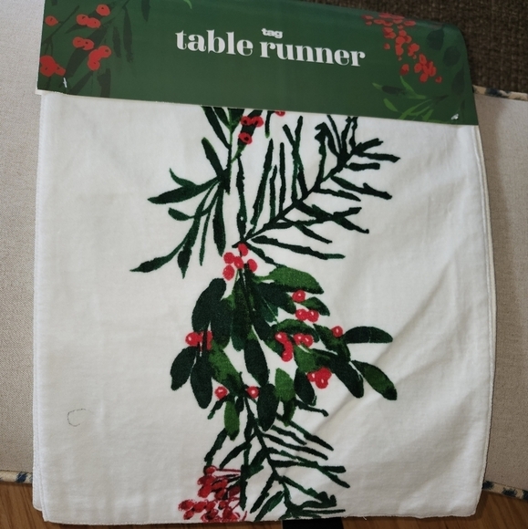 NWT XMAS Velvet table runner - Picture 1 of 4